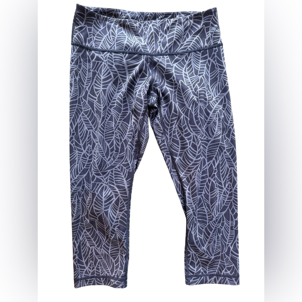 Lululemon Women's Size 8 Purple Leaf Print Cropped Low‎ Rise Athletic Leggings